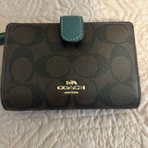 Coach Medium Brown/Green Wallet